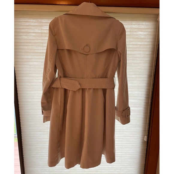 London Fog Raincoat, Cream, Size Petite Small. - Picture 2 of 5